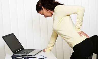 How does lumbosaco chondrosis manifest