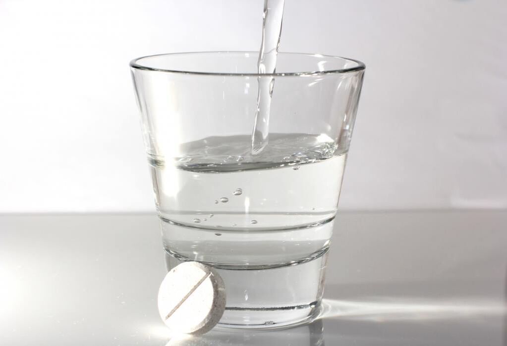 water and a tablet for osteochondrosis
